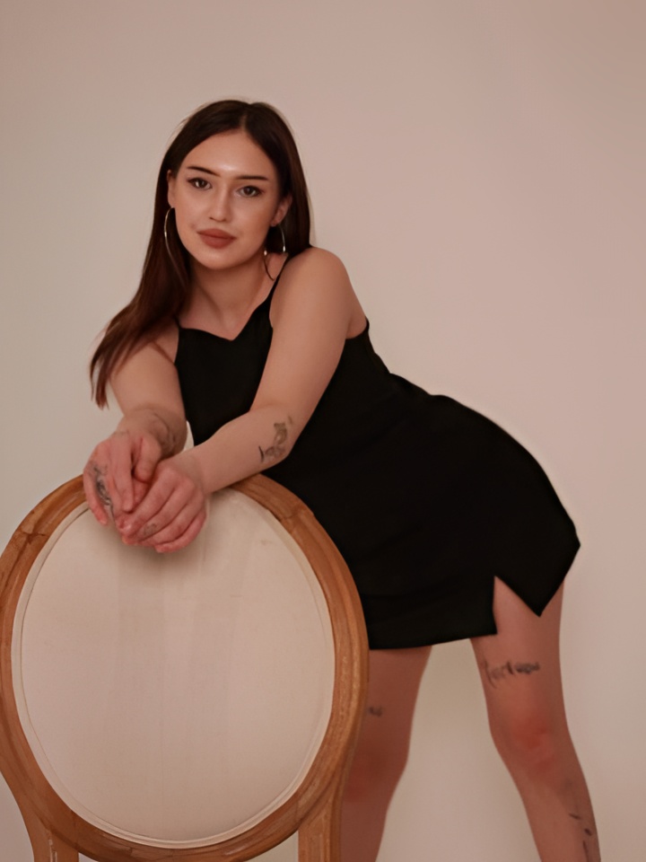 Илона привлекательная девушка из Академгородка цена от 3000 руб