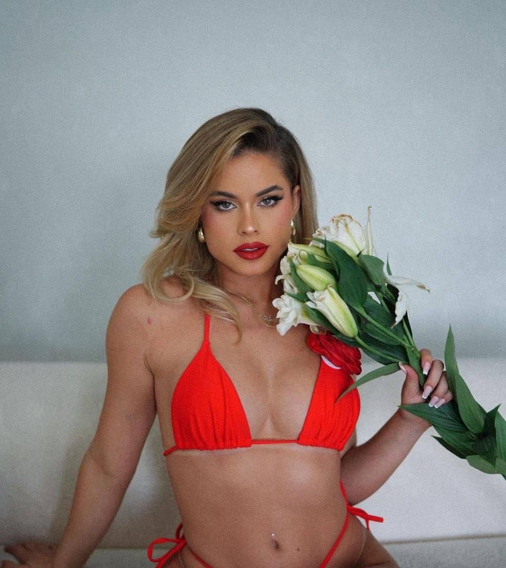 Светка привлекательная девушка из Академгородка цена от 4000 руб